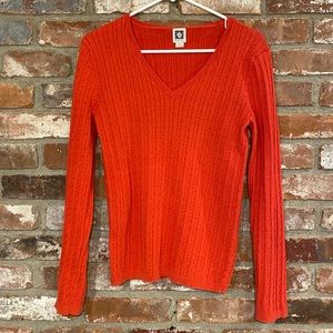 Women’s lightweight v-neck sweater